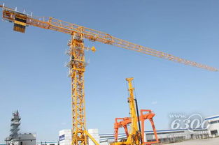 陕建机械首台STC7020平头塔机成功立塔，助力建设工程施工新跨越