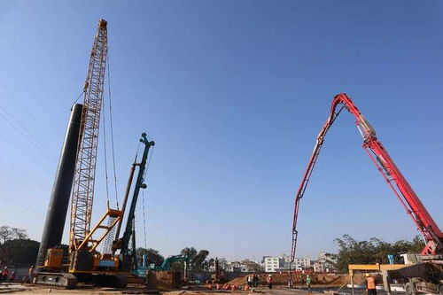 广西五一施工不打烊 建筑工地繁忙推进项目建设